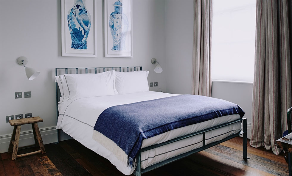 PORTMAIN_441_projects-Artist-Residence-Hotels-01